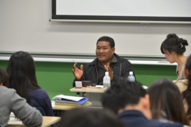 カンボジアの地雷被害者による講演会が中日新聞に掲載されました