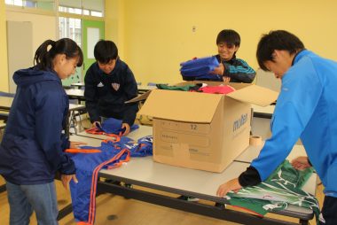サッカー総合専門学校「JAPANサッカーカレッジ」様よりサッカー用品をご提供いただきました