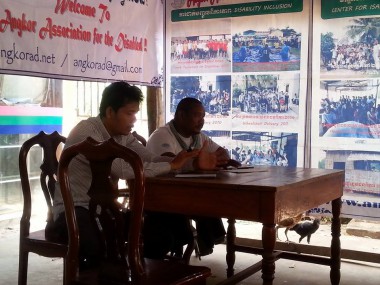 カンボジア地雷被害者による講演会を開催する学校を、募集しています