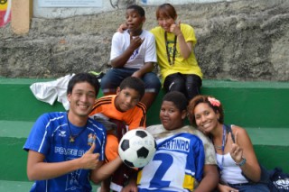 ブラジルのストリートチルドレンにサッカー場を 活動報告 国際交流ngoピースボート