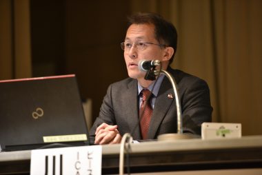 核兵器禁止条約や米国、日本の核政策に関する川崎哲の発言が報道されています