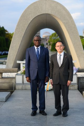 感染症と国境閉鎖のなか奮闘するムクウェゲ医師の病院への支援を呼びかけています