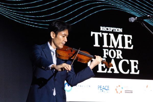 TIME FOR PEACE：人類は団結したとき最も強くなる