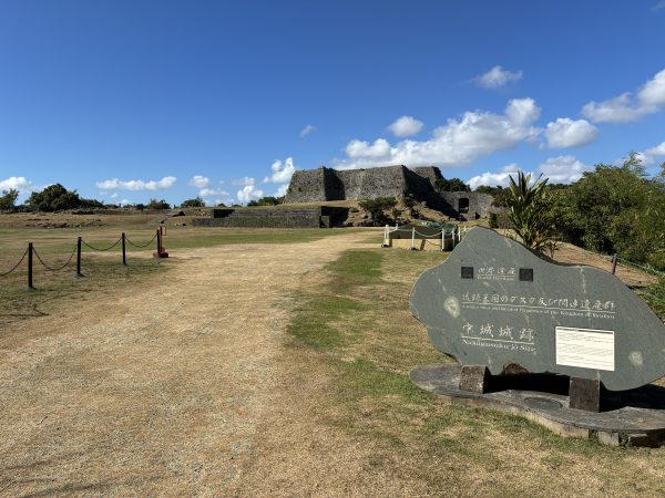 沖縄戦の体験や軍隊について学ぶ「沖縄ツアー」を行いました