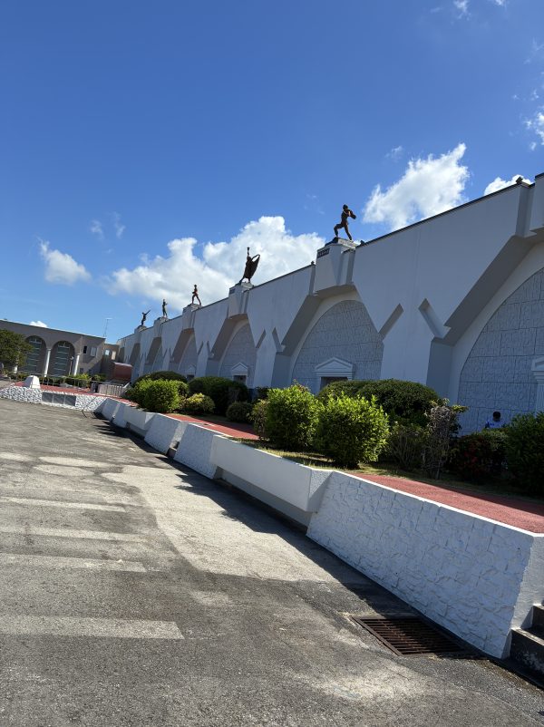 沖縄戦の体験や軍隊について学ぶ「沖縄ツアー」を行いました