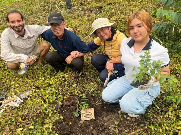 Voyage121で「ガラパゴスの森再生プロジェクト」植林ツアーを実施しました