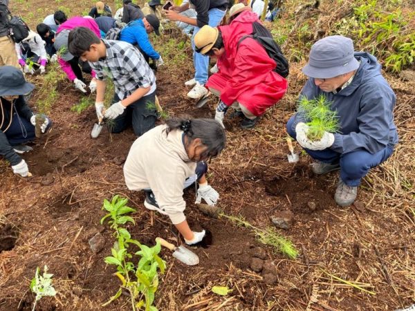 Voyage121で「ガラパゴスの森再生プロジェクト」植林ツアーを実施しました