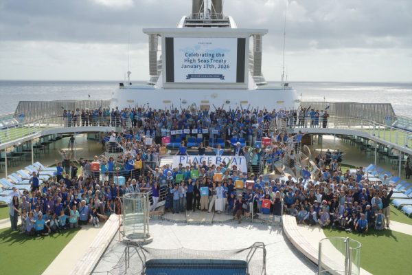 ピースボート船上で「国連公海条約」発効を祝いました