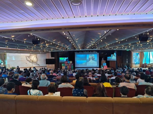 ピースボート船上で「国連公海条約」発効を祝いました