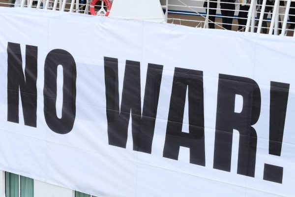 NO WAR! STOP KILLING! 戦争反対を掲げてVoyage122が神戸に帰港しました