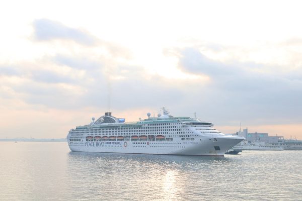 NO WAR! STOP KILLING! 戦争反対を掲げてVoyage122が神戸に帰港しました