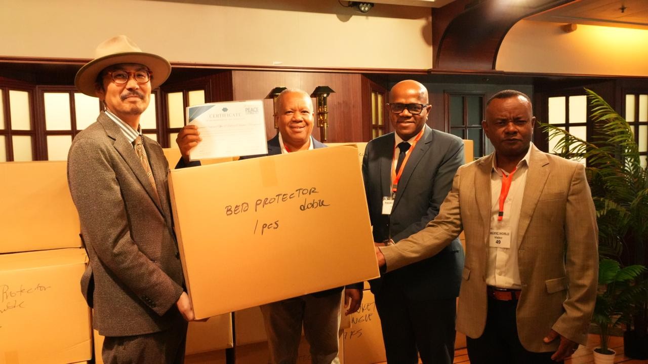 サイクロン被害を受けたマダガスカルに寄港。支援物資を受け渡しました