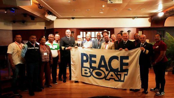 サイクロン被害を受けたマダガスカルに寄港。支援物資を受け渡しました